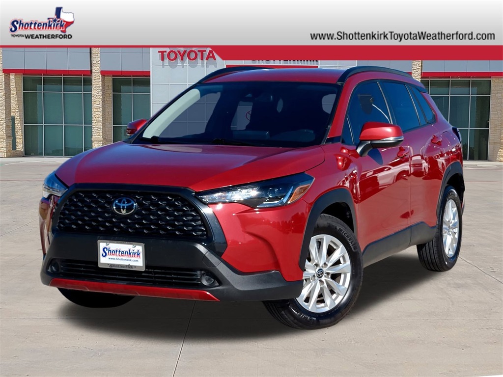 2022 Toyota Corolla Cross LE's photo