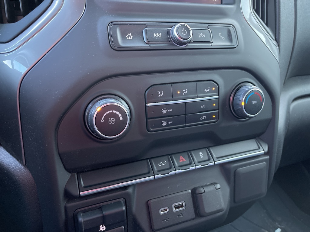2023 Chevrolet Silverado 2500HD Custom photo 8