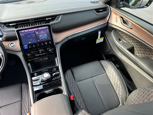2025 Jeep Grand Cherokee Summit photo 17