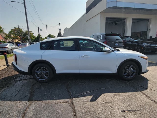 2025 Kia K4 LXS photo 3