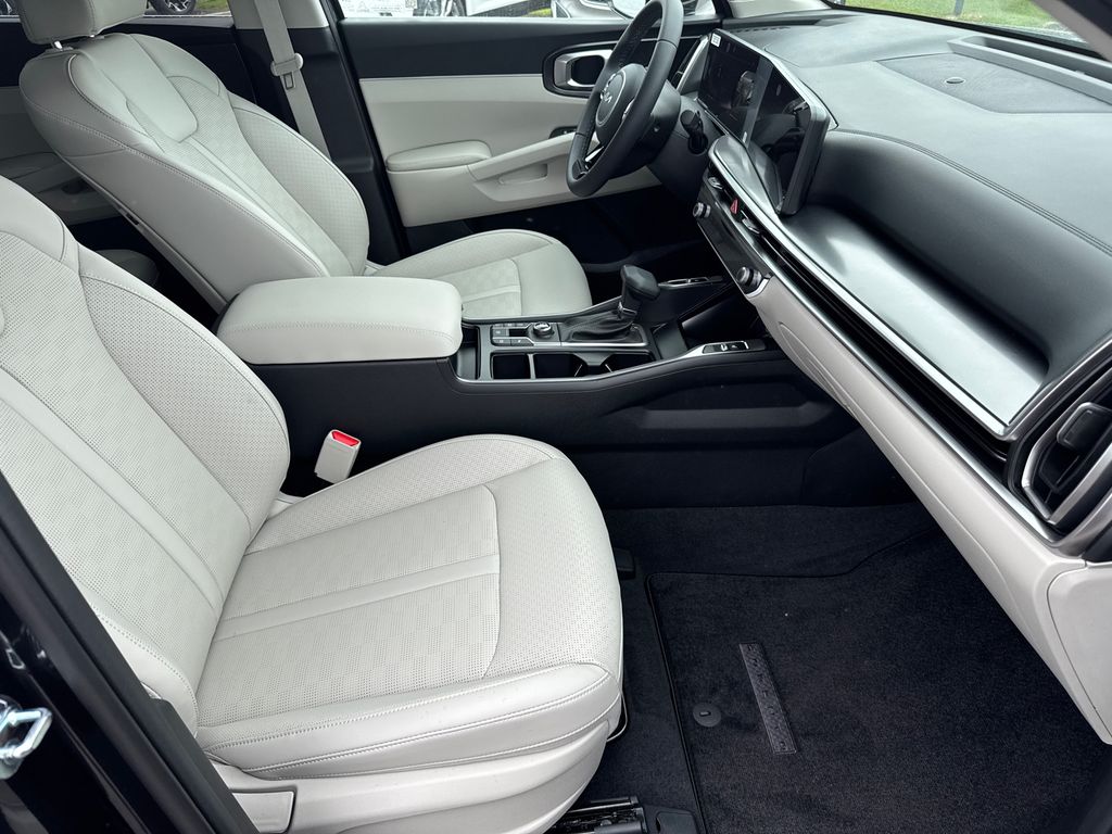 2025 Kia Sorento S photo 12