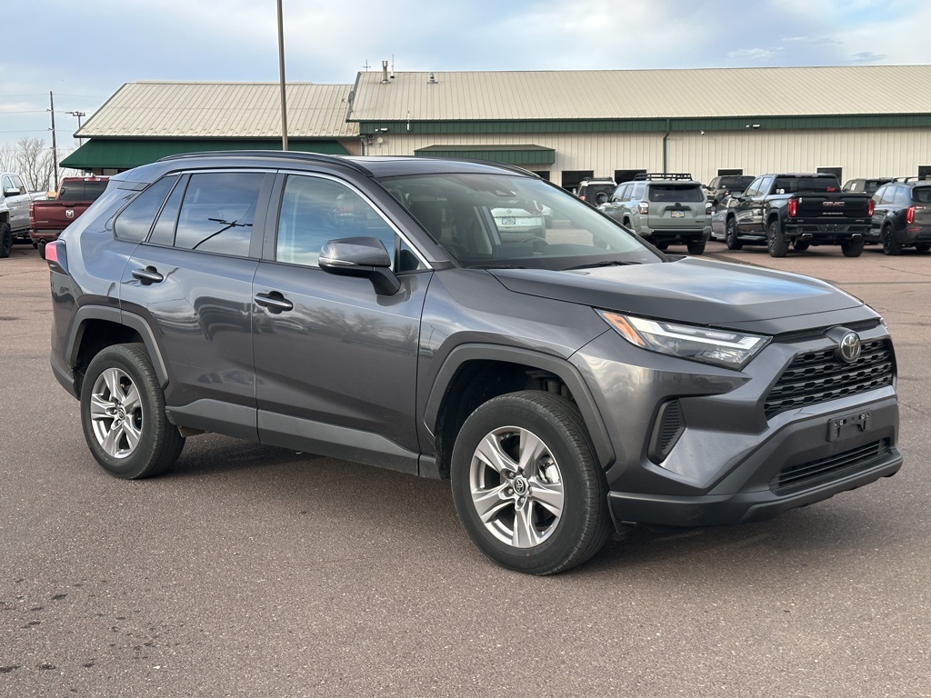 2022 Toyota RAV4 XLE photo 4