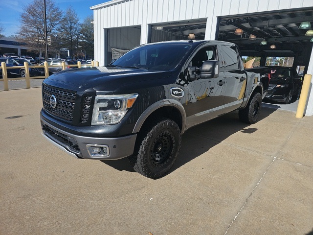 2017 Nissan Titan PRO-4X's photo