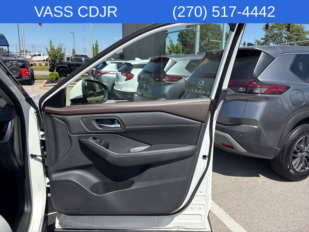 2022 Nissan Rogue SL photo 18