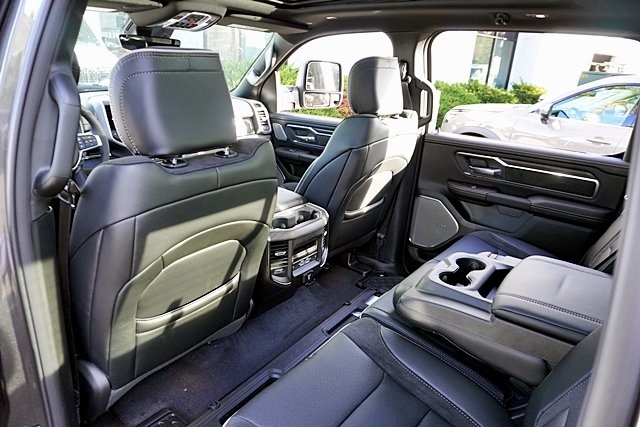 New 2026 Granite Crystal Metallic Clear-Coat Exterior Paint RAM Laramie image 25