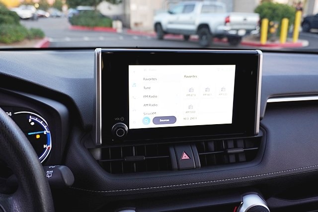 Used 2025 White Toyota LE image 23