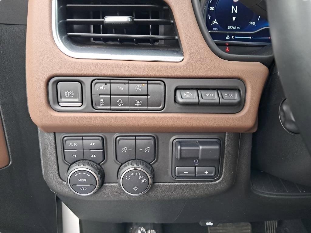 2023 Chevrolet Suburban High Country photo 11