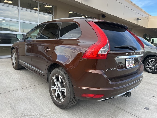 2015 Volvo XC60 Premier R-Design photo 2