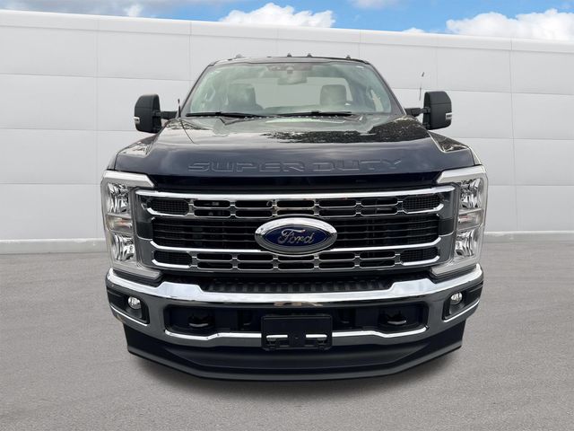 2025 Ford F-350 photo 2