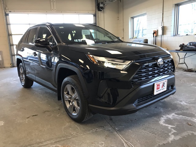 2025 Toyota RAV4 LE's photo