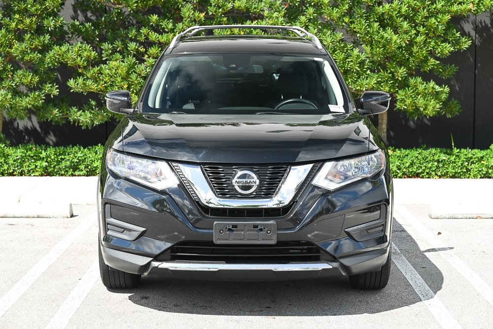 2020 Nissan Rogue SV photo 2