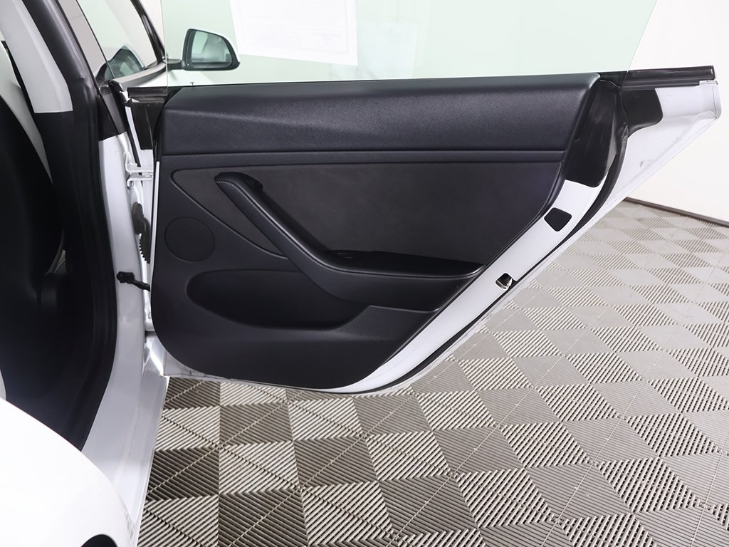 2021 Tesla Model 3 Standard Range Plus photo 14