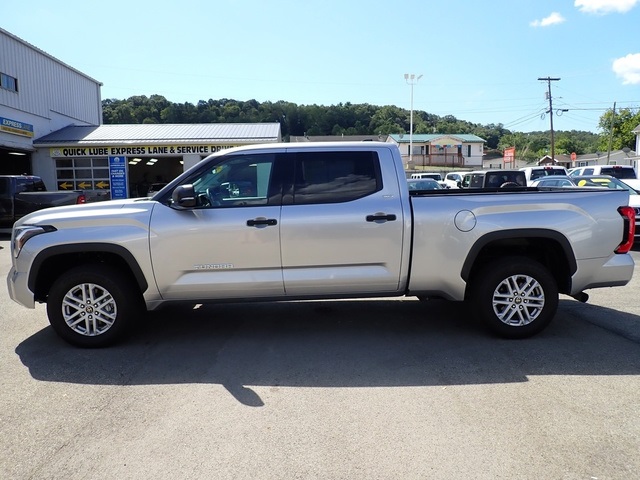 2023 Toyota Tundra SR5 CrewMax photo 2