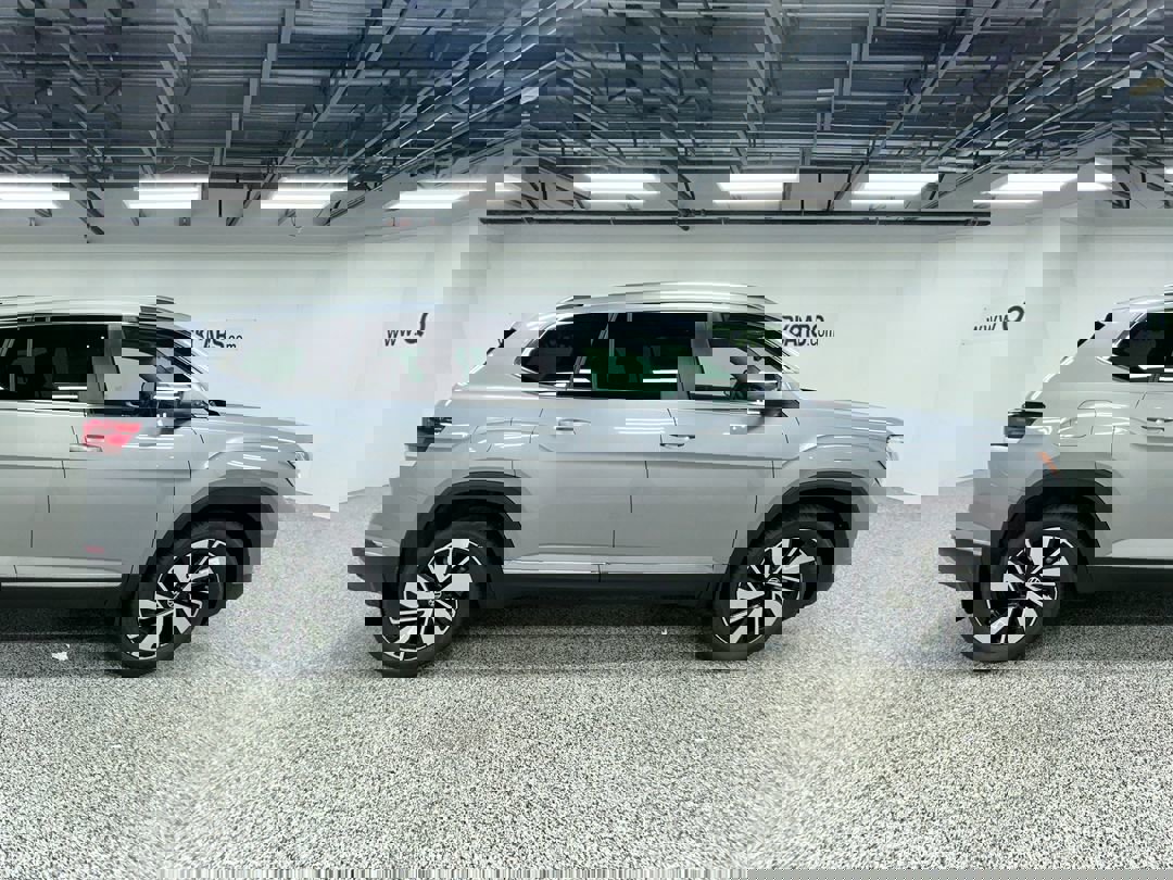 2026 Volkswagen Atlas SEL photo 4