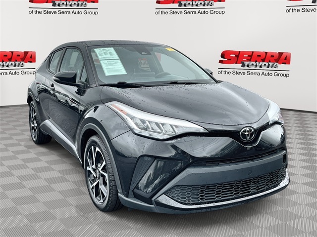 2022 Toyota C-HR XLE's photo