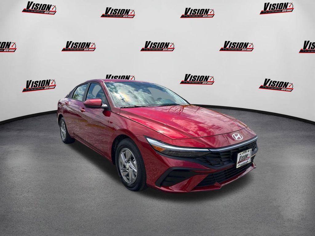 2025 Hyundai Elantra SE photo 3