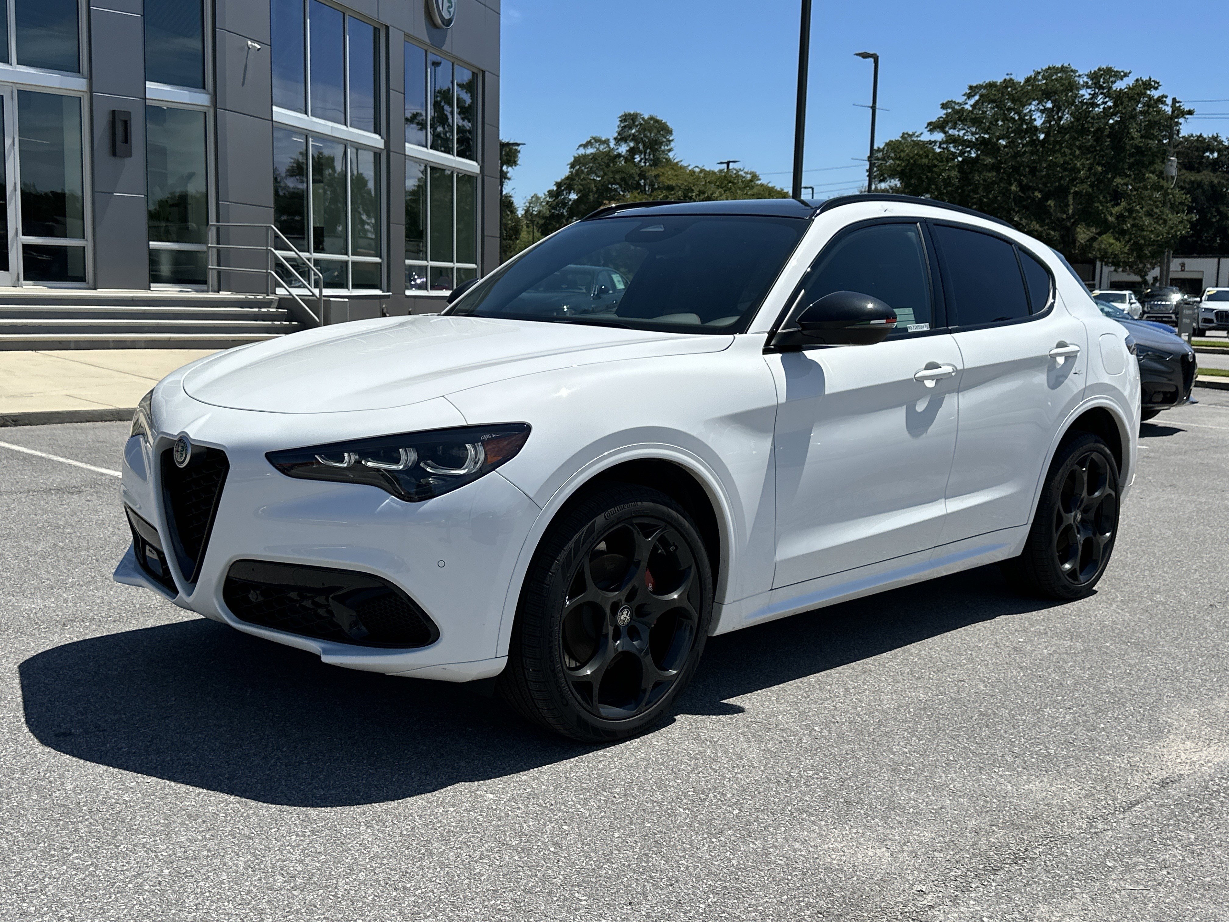 2025 Alfa Romeo Stelvio Special Edition's photo