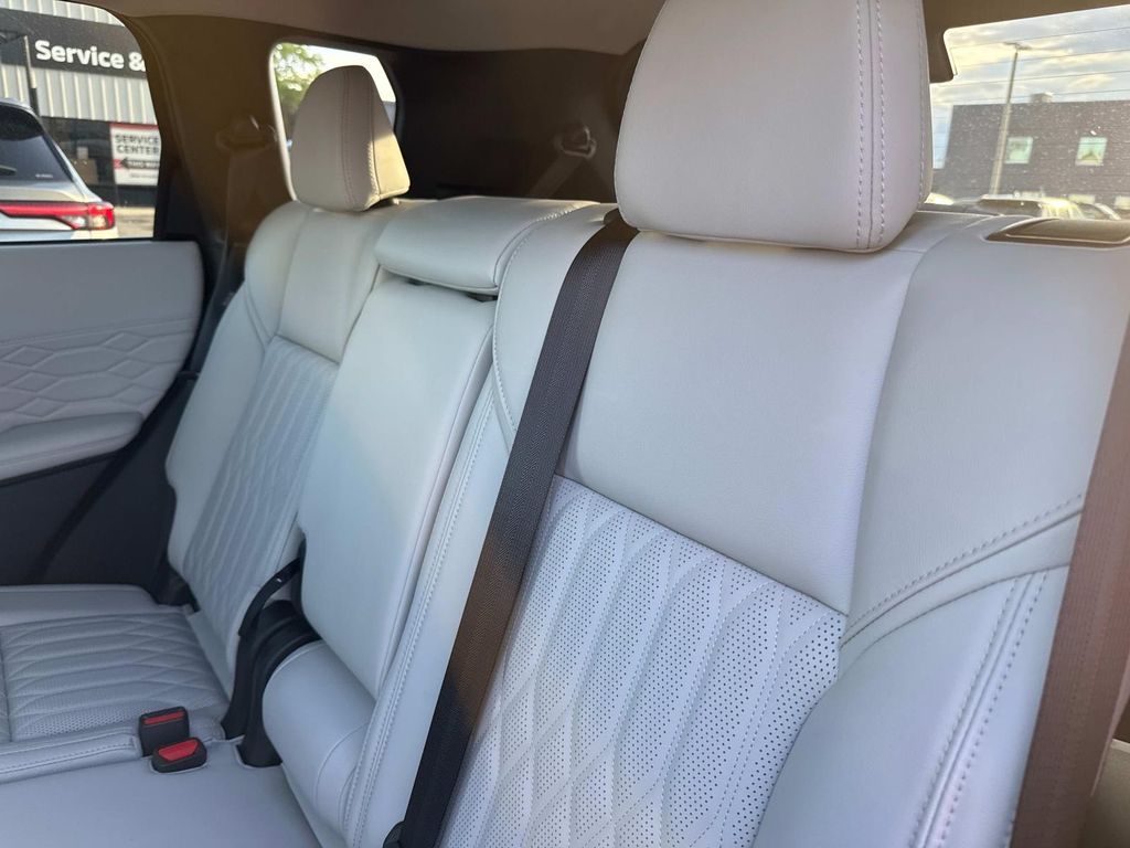 2025 Mitsubishi Outlander SEL GT photo 11