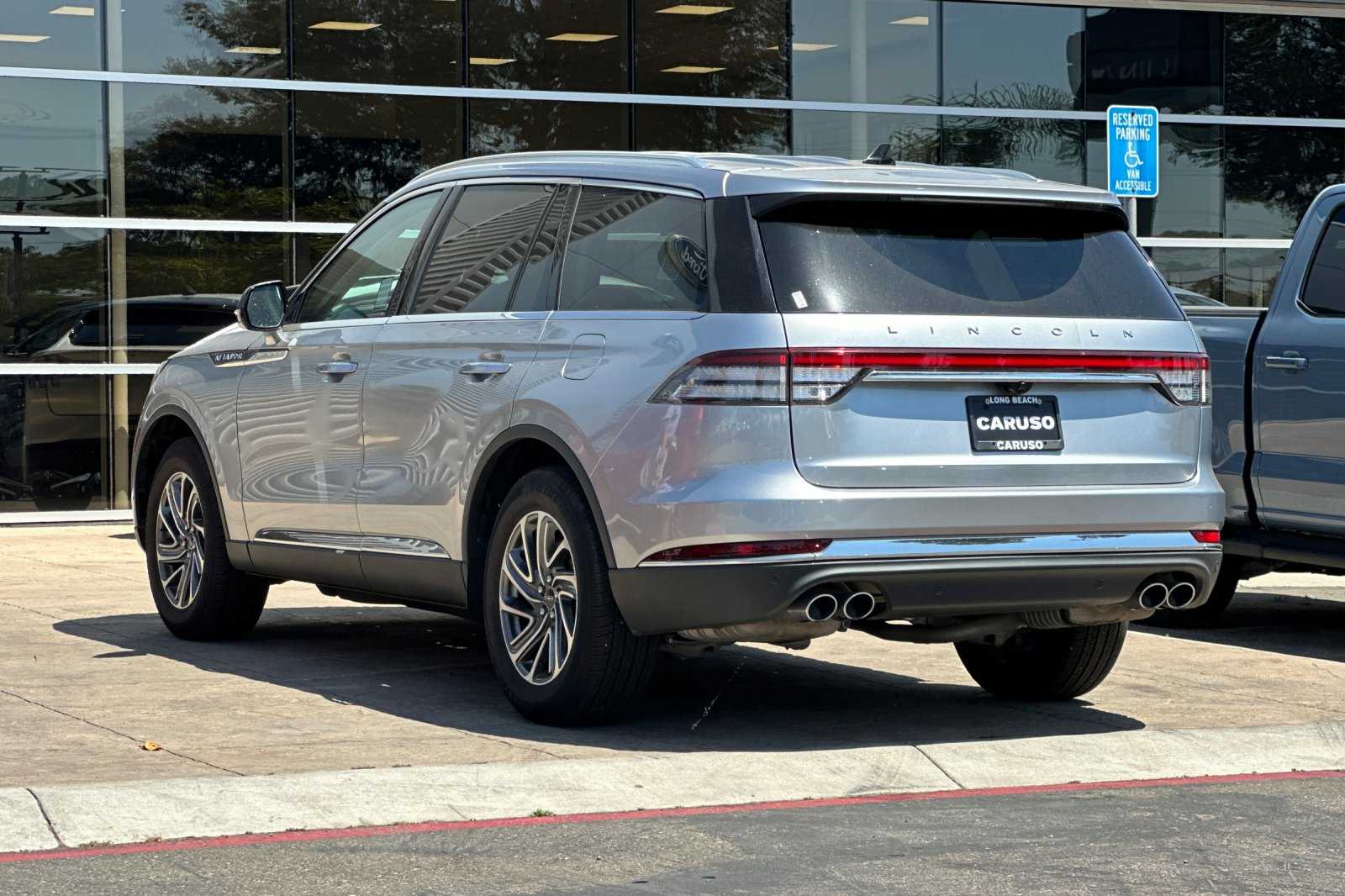 2021 Lincoln Aviator Standard photo 4