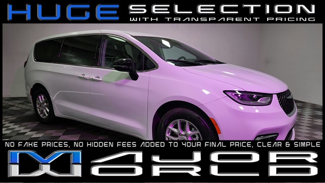 2024 Chrysler Pacifica Touring L's photo