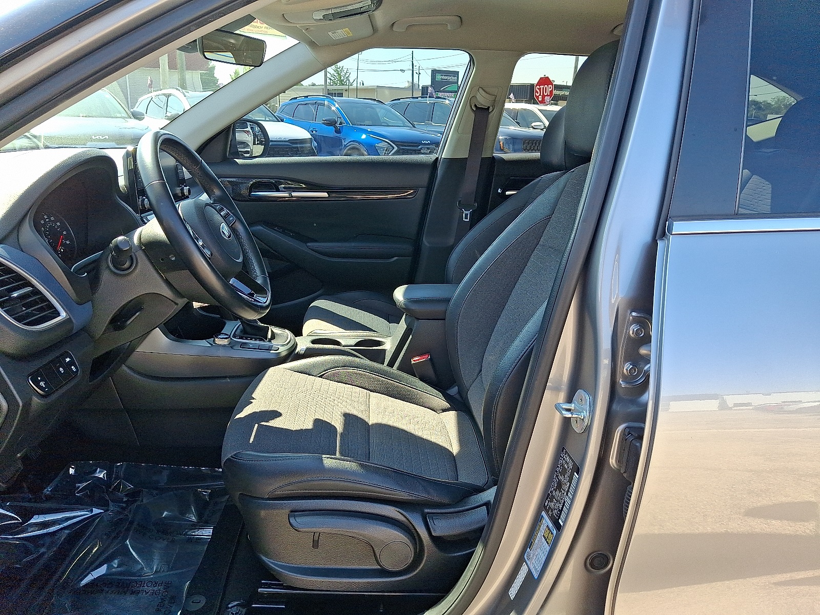 2021 Kia Seltos S photo 14