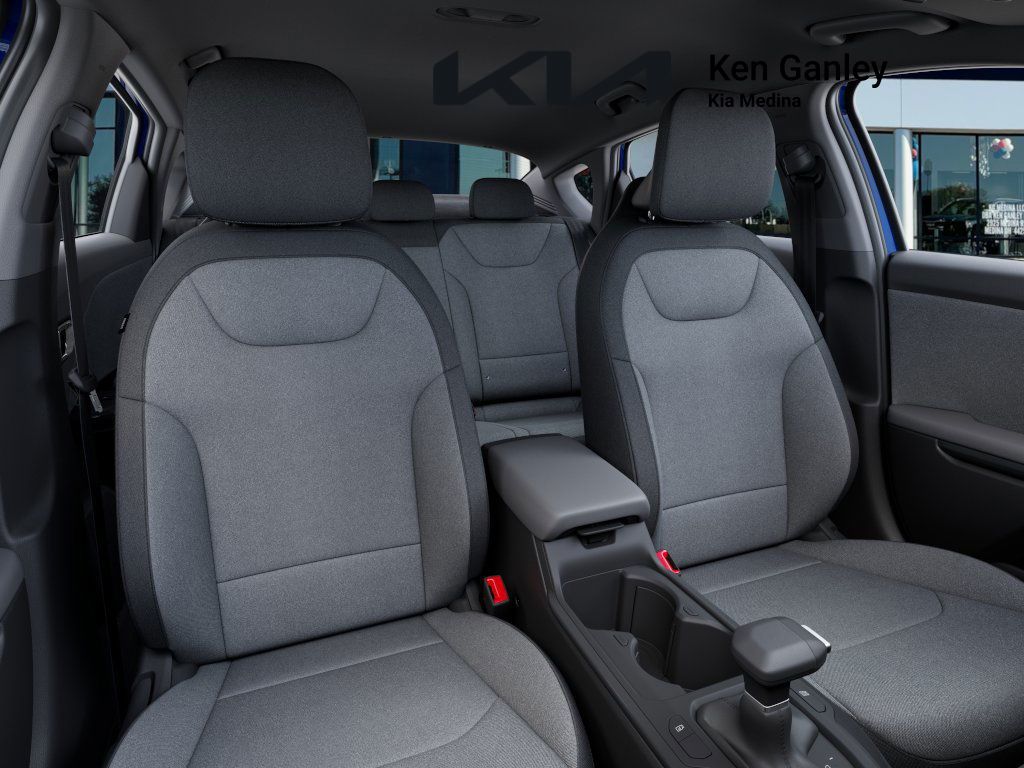 2025 Kia K4 LXS photo 12