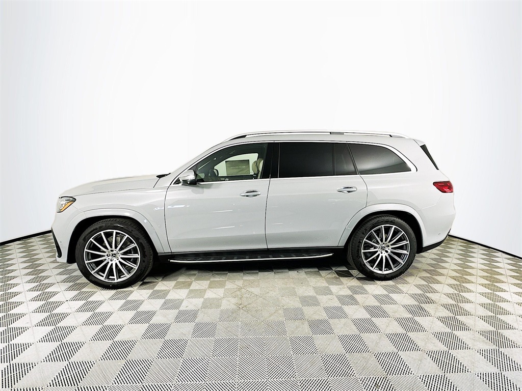 2026 Mercedes Benz GLS 580 4MATIC photo 4