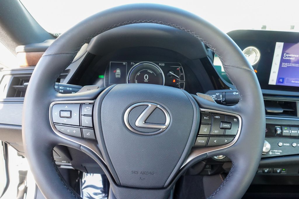 2023 Lexus ES 300h photo 11
