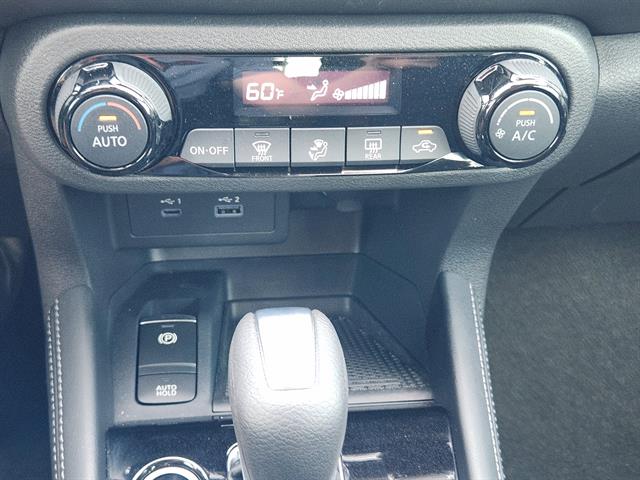 2024 Nissan Kicks SR photo 11