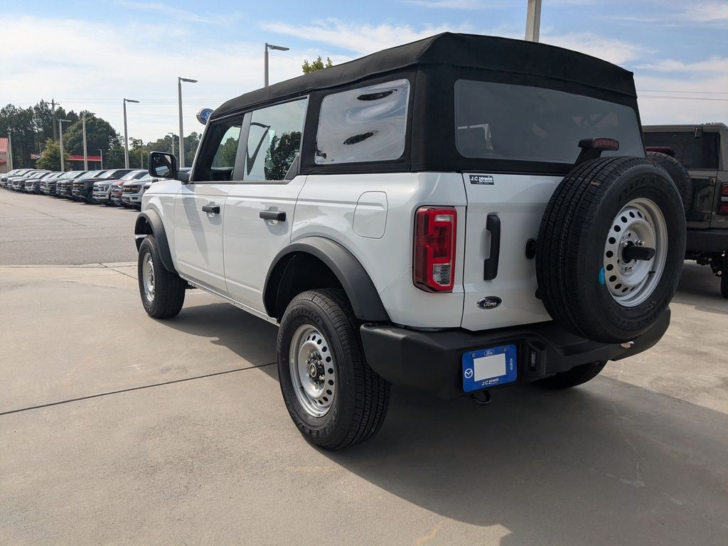 2025 Ford Bronco Base photo 4