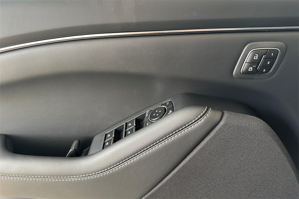 2025 Ford Mustang Mach-E Select photo 8