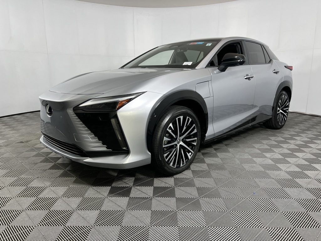 2023 Lexus RZ 450e Luxury photo 2