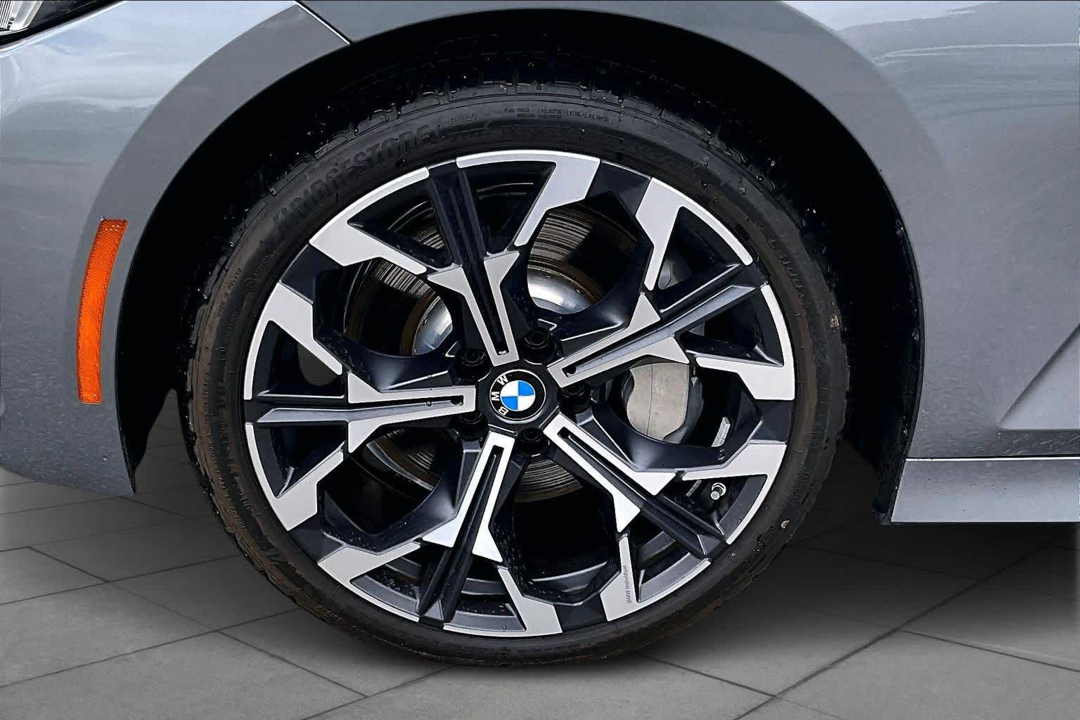 2025 BMW 3 Series 330i - Photo 8