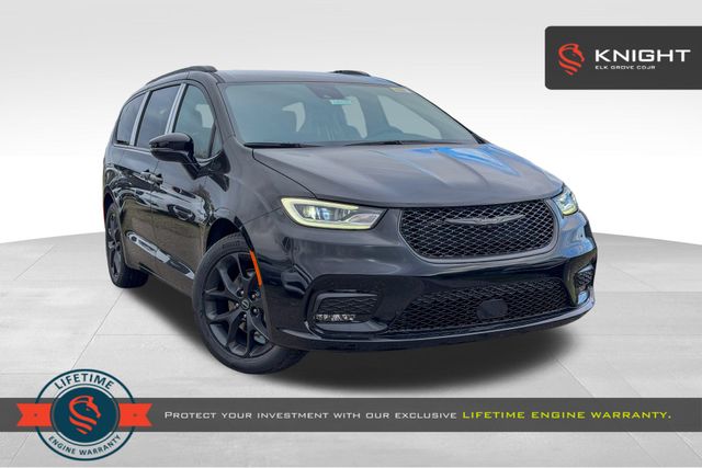 2026 Chrysler Pacifica Select's photo