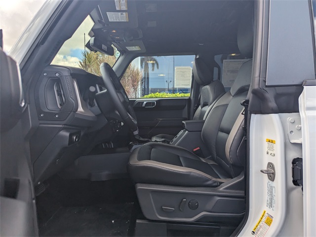 2025 Ford Bronco Outer Banks photo 6