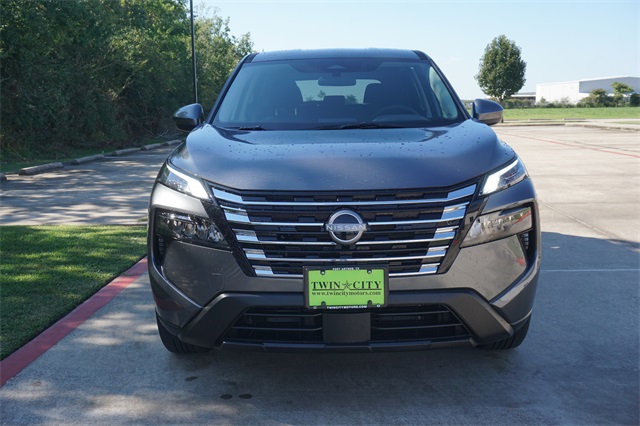 2026 Nissan Rogue SV photo 2