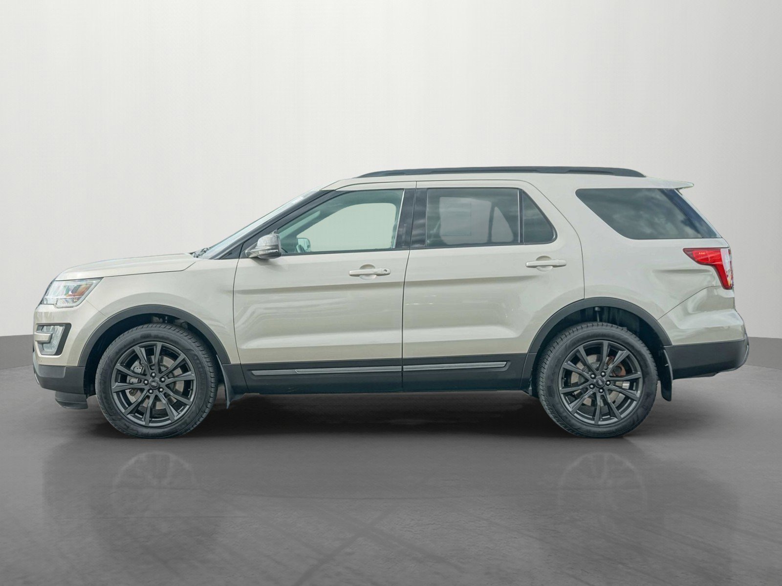 2017 Ford Explorer XLT photo 3