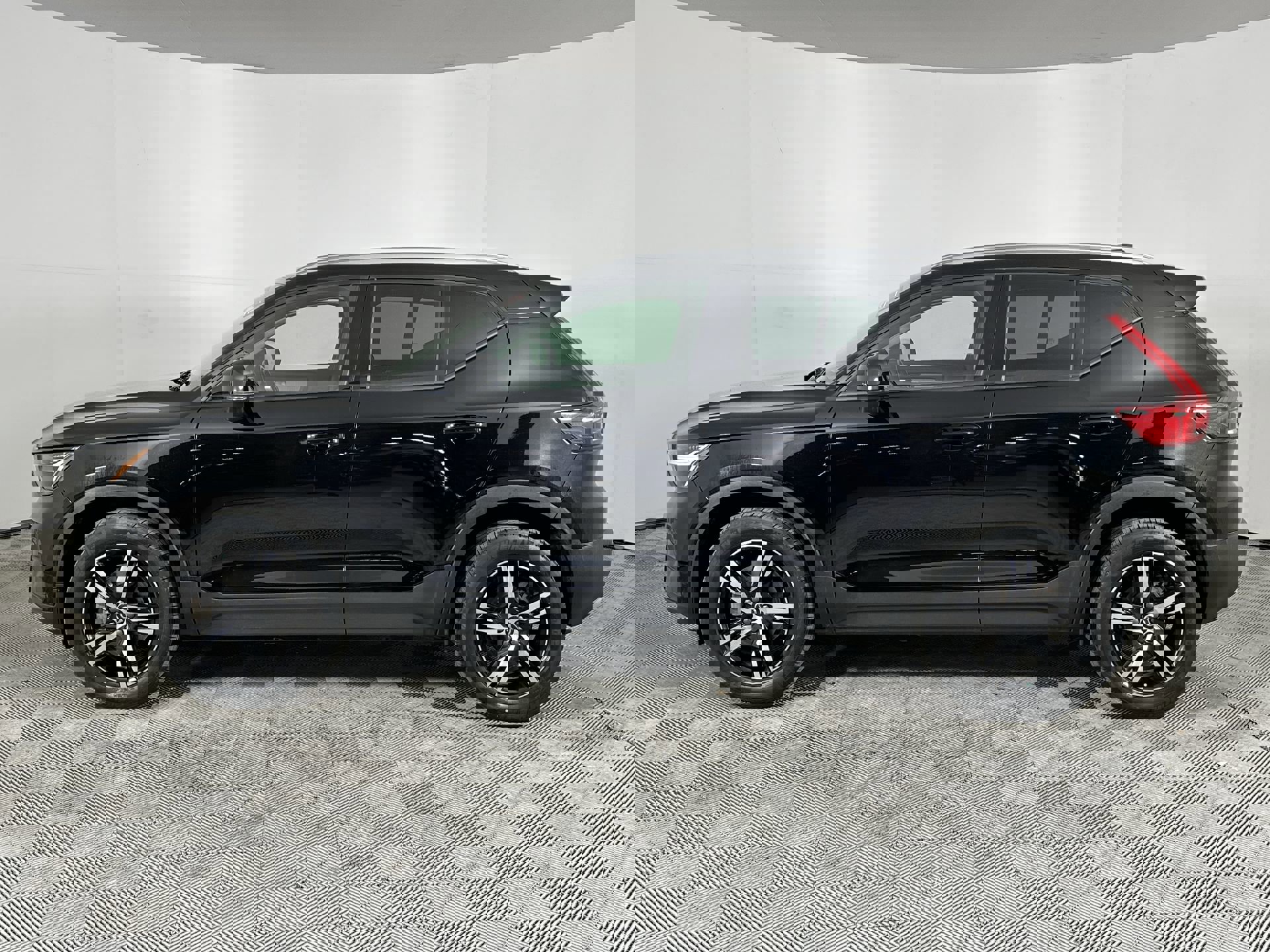 2023 Volvo XC40 Core photo 4