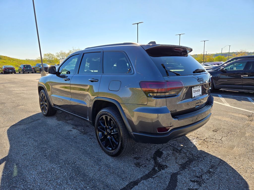 2017 Jeep Grand Cherokee Limited photo 2