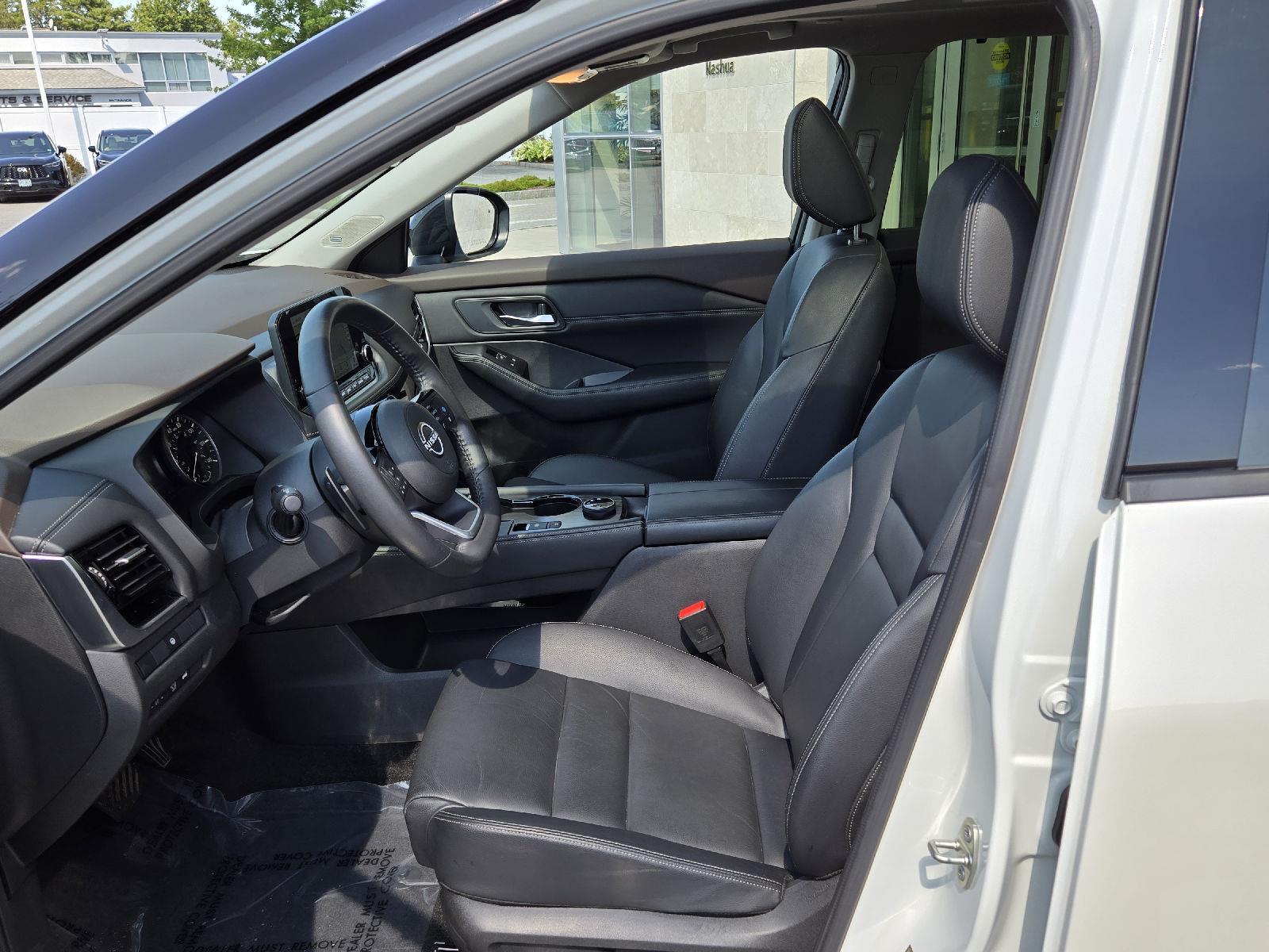 2023 Nissan Rogue SL photo 3