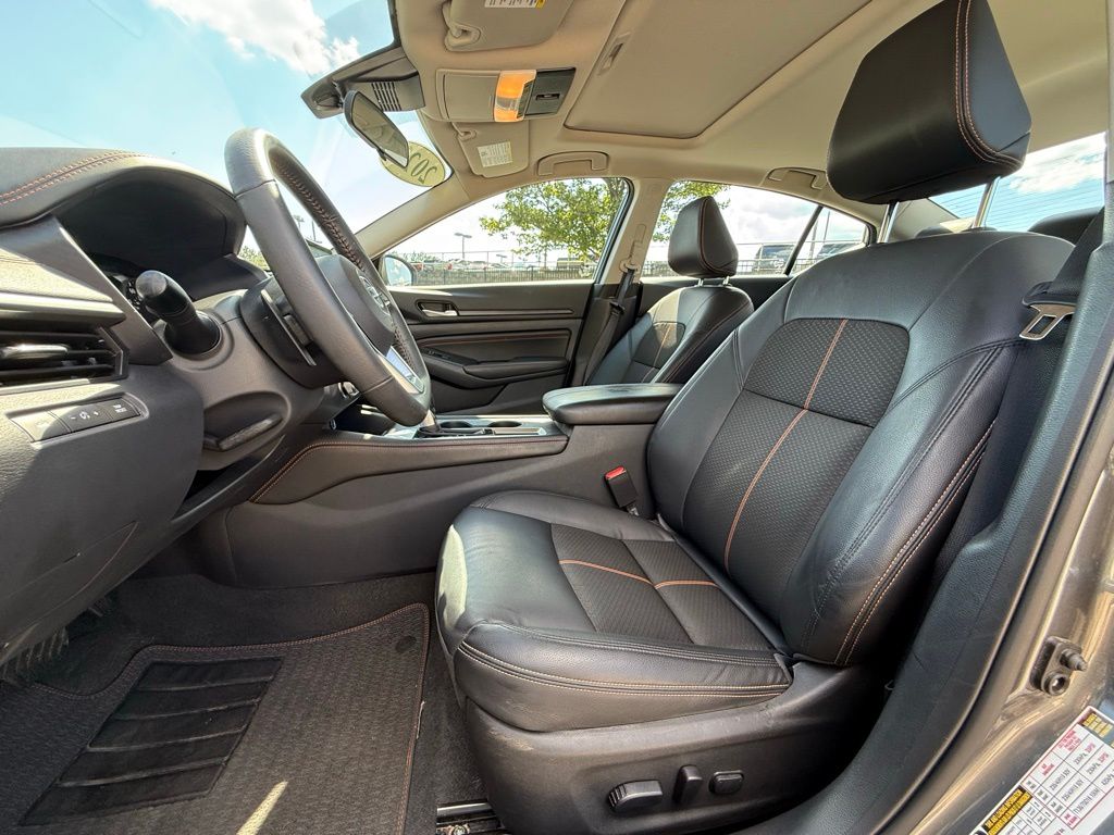 2022 Nissan Altima 2.5 SR photo 17