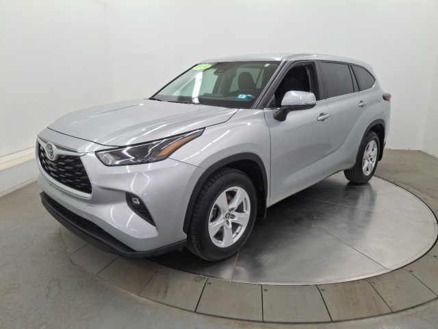 2024 Toyota Highlander LE photo 2