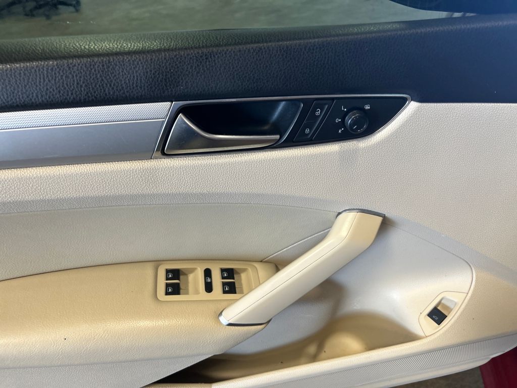 2019 Volkswagen Passat 2.0T Wolfsburg Edition photo 12