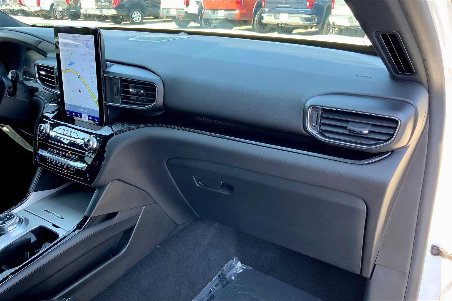 2023 Ford Explorer ST photo 17