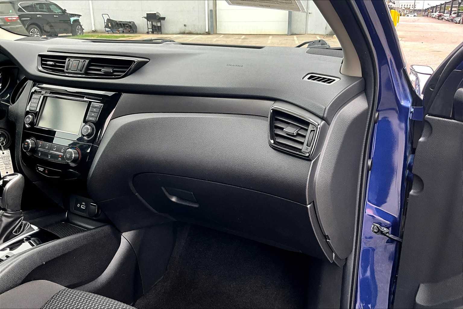 2020 Nissan Rogue Sport S photo 13