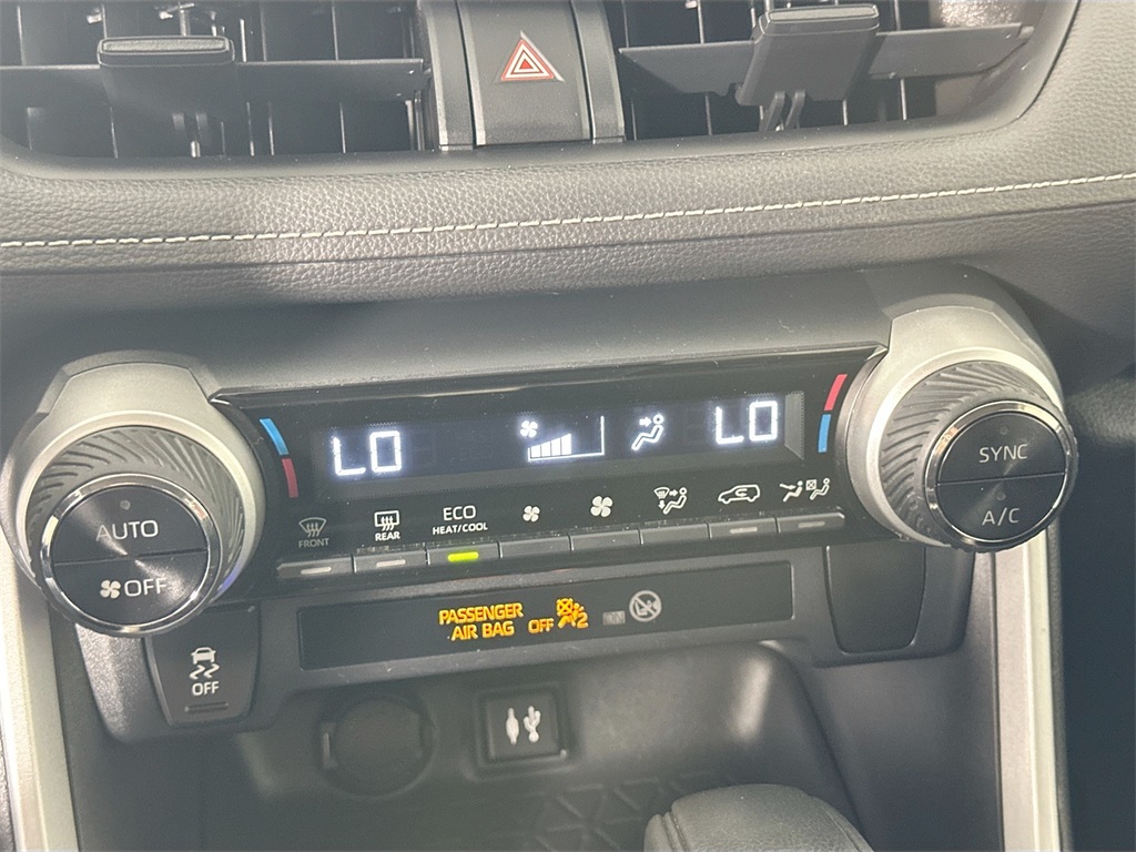 2019 Toyota RAV4 Hybrid LE photo 12