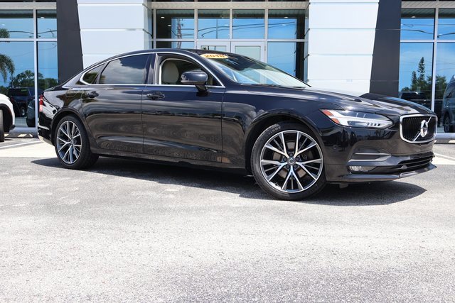 2018 Volvo S90 Momentum photo 2