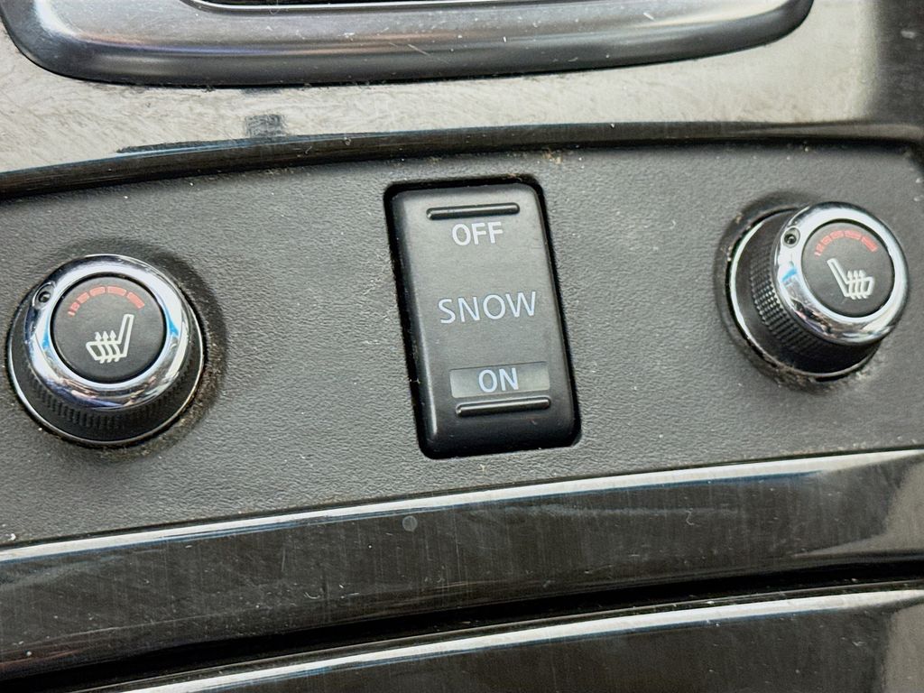 2016 Infiniti QX70 photo 21