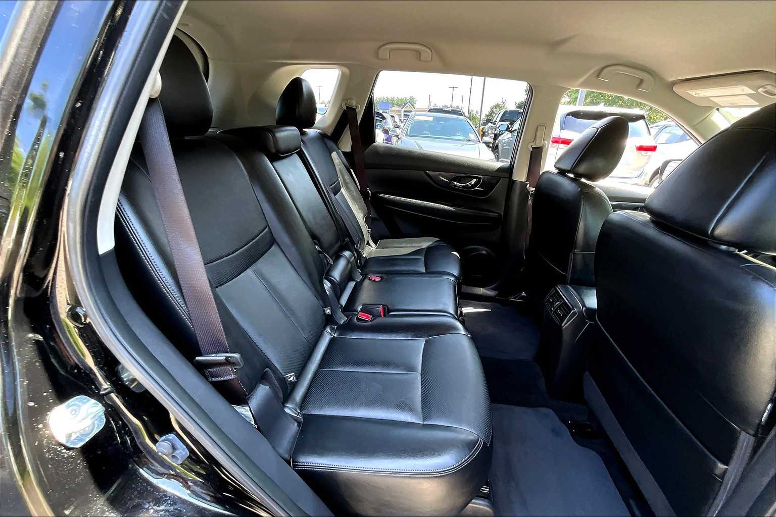 2017 Nissan Rogue SL photo 17