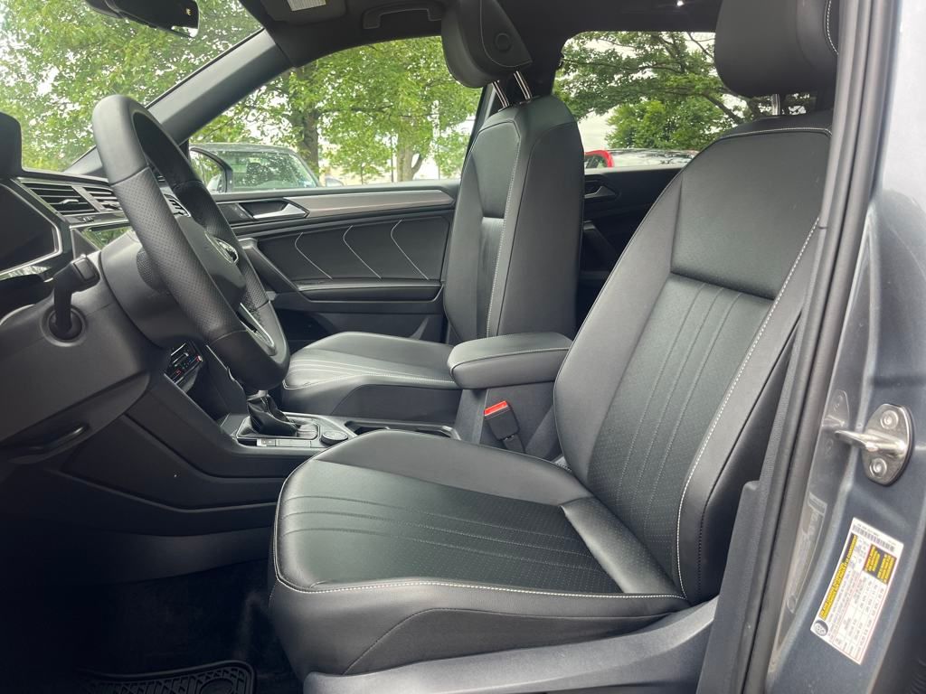 2024 Volkswagen Tiguan SE R-Line Black photo 3